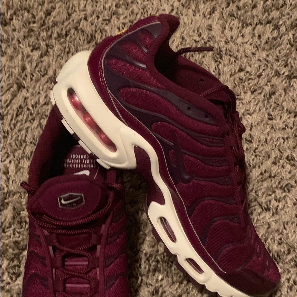 Burgundy AirMax Plus TN